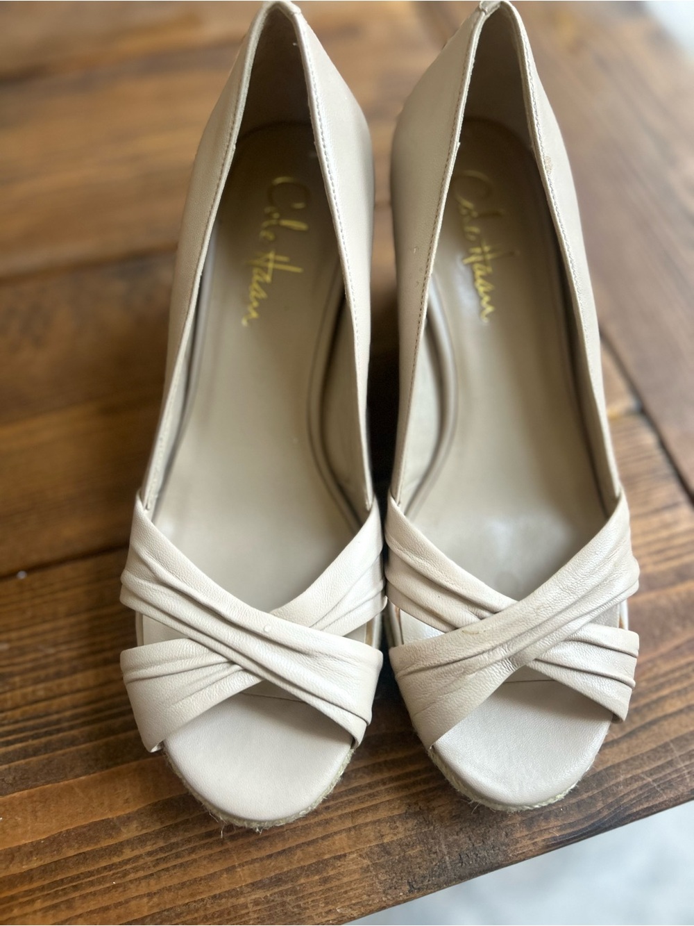 Clarks Women’s Beige Peep-Toe Pumps 6.5B